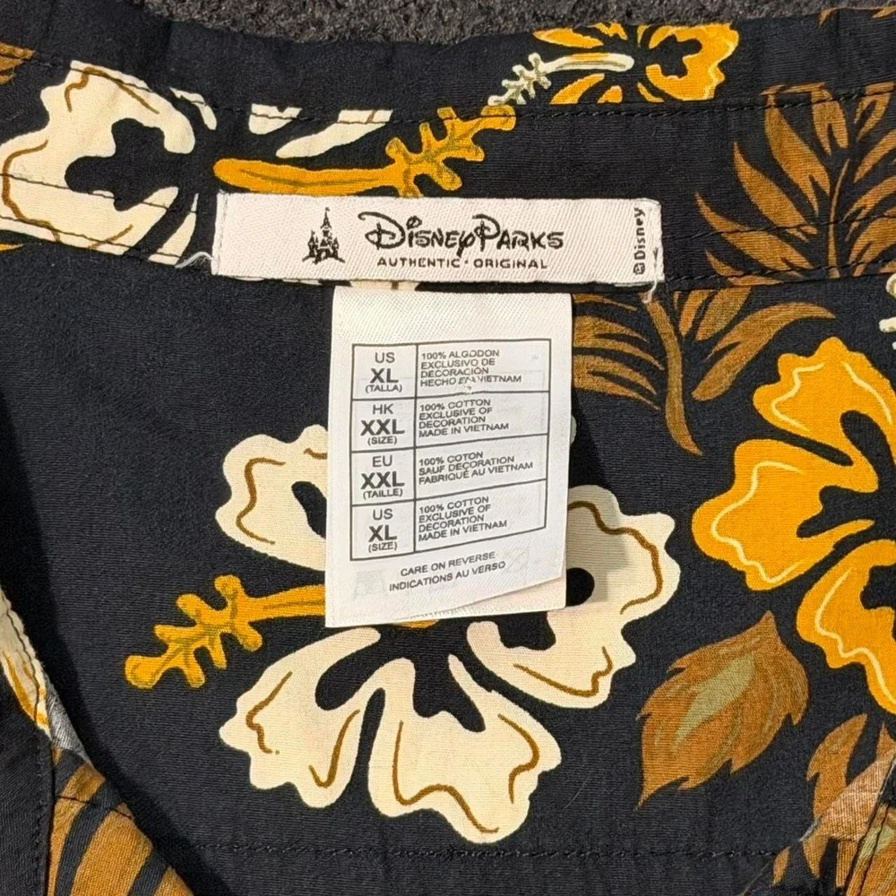 Disney Parks Authentic Mickey Mouse Hawaiian Button Up Shirt XL vacation dad